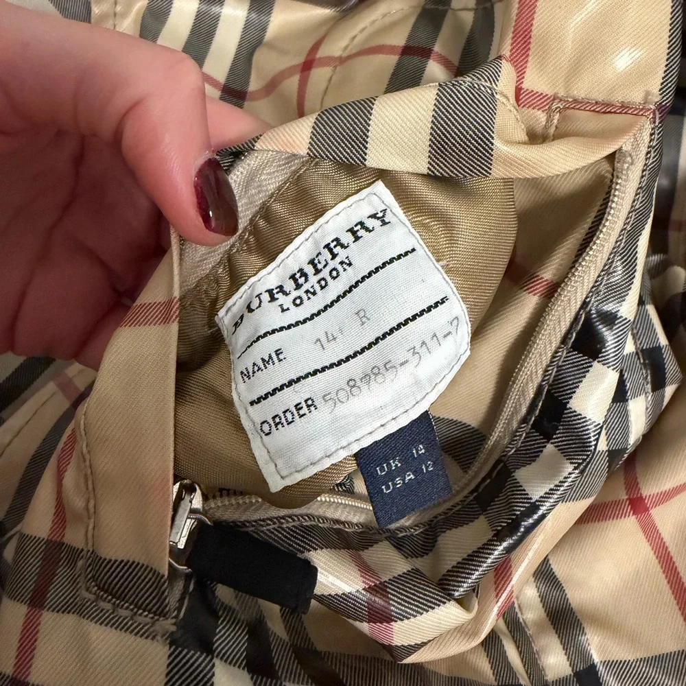 REAL Burberry Raincoat - Picture 4 of 5